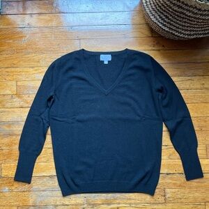 Cashmere black V-neck sweater